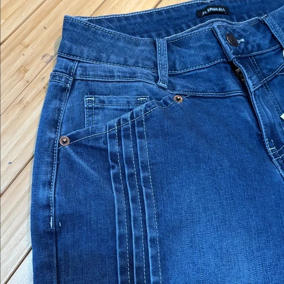 Mid wash pleat and cuff accent jeans. Size XS. NWT - Picture 9 of 12